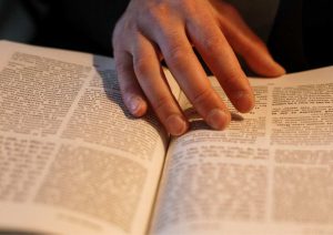 מתחזקים: קוראים פרקי תהילים יומיים במהלך השבוע