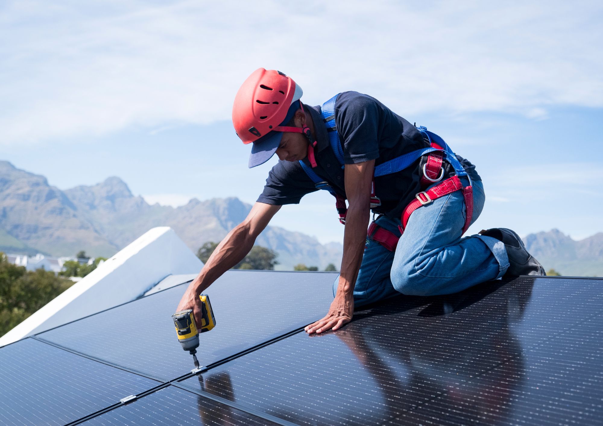 הקמת מערכת סולארית - מה אומר החוק?